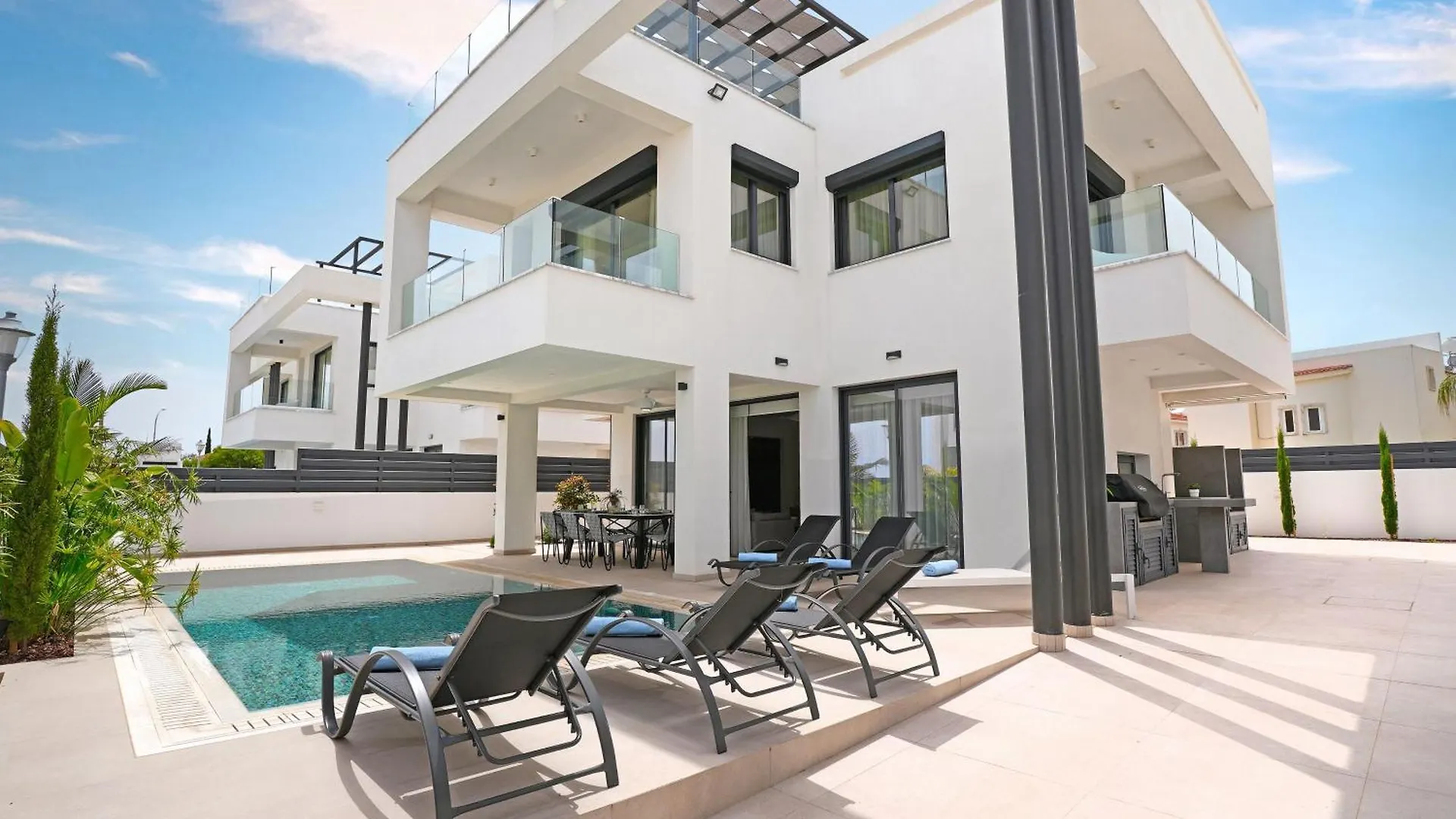 Levanda Platinum - Sunrise Sea View بروتاراس بيت للعطل