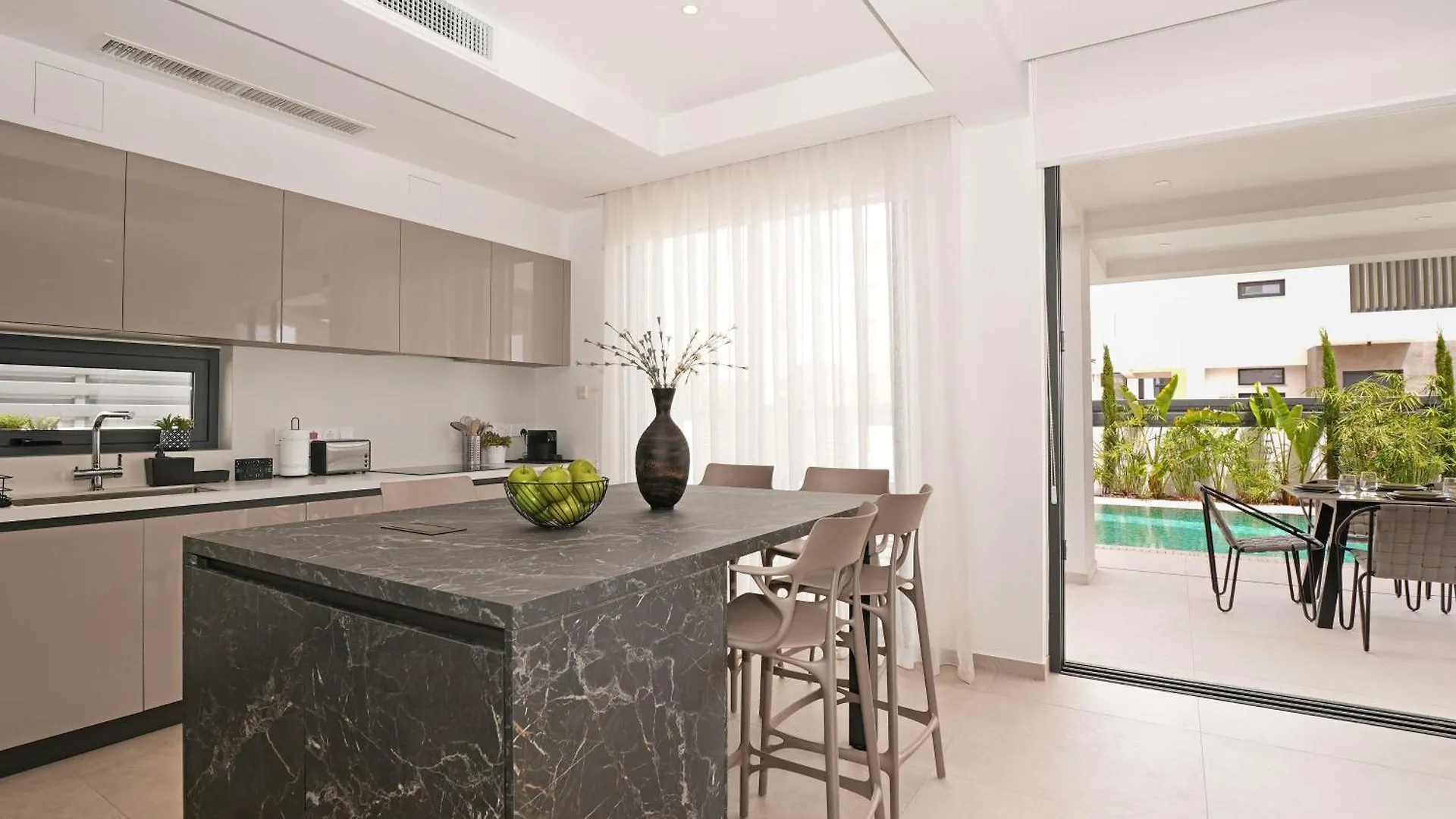 Levanda Platinum - Sunrise Sea View بروتاراس 0*,  قبرص