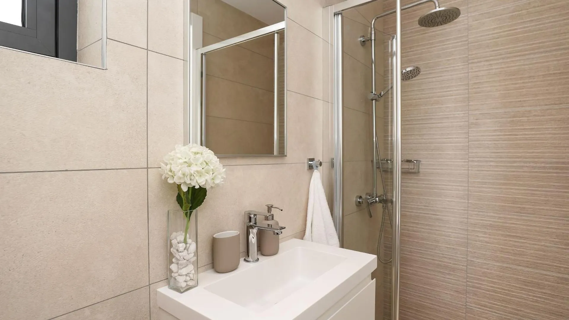 Levanda Platinum - Sunrise Sea View بروتاراس بيت للعطل